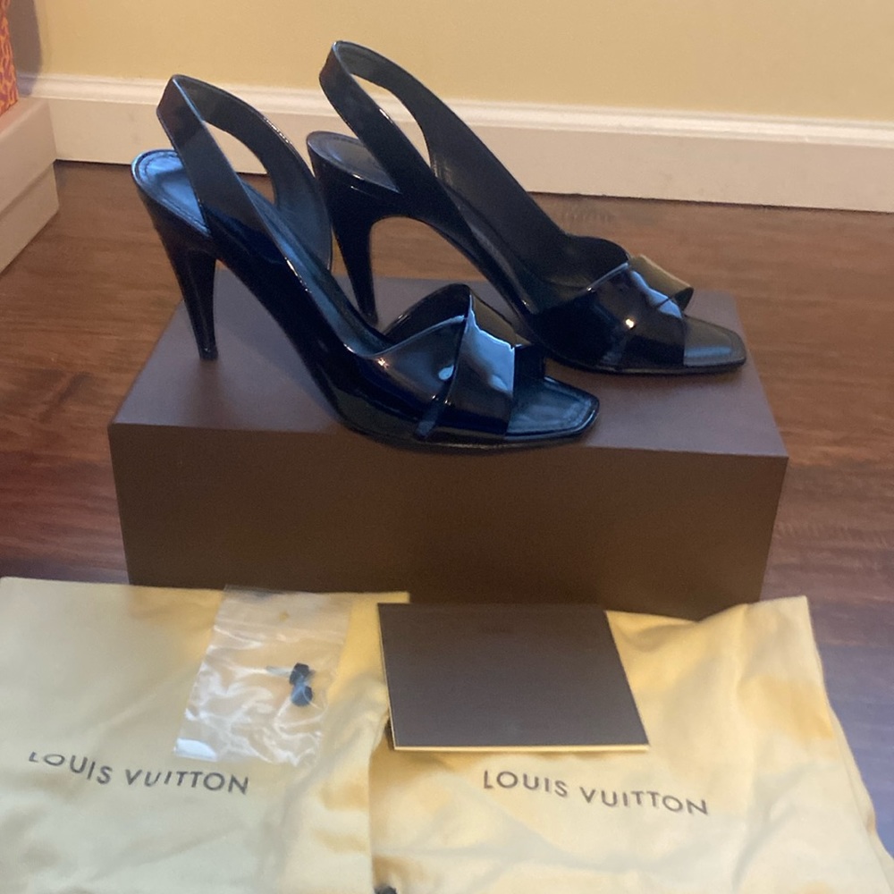Like New - Authentic Louis Vuitton Santa Barbara Black Patent Heel in size 39.